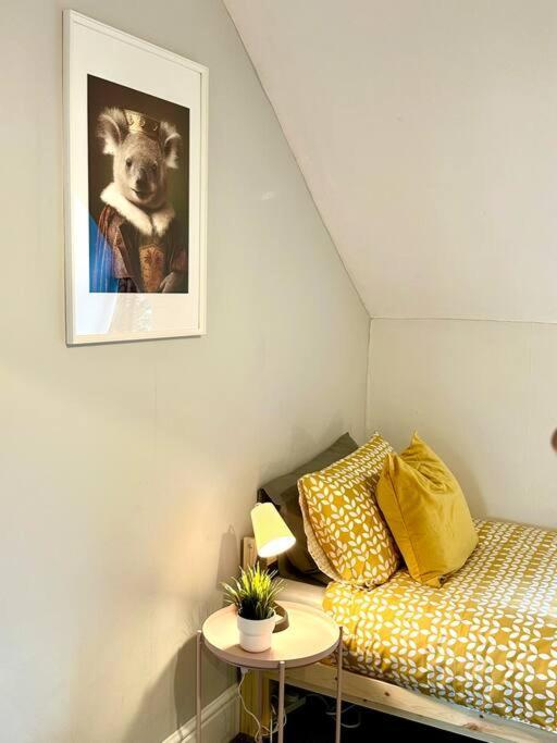 Massive 4 Bedroom Duplex Apartment - Sleeps Up To 10 People - Free Parking - 5 Minutes To The Best Beach! - Great Location - Fast Wifi - Smart Tv - Newly Decorated - Sleeps Up To 10! Close To Bournemouth & Poole Town Centre & Sandbanks Exterior foto